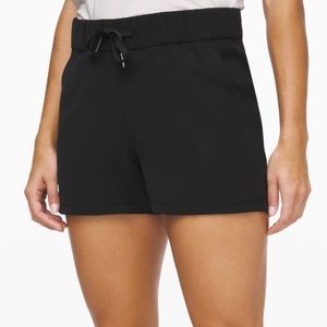 On the Fly Mid-rise 2.5” shorts